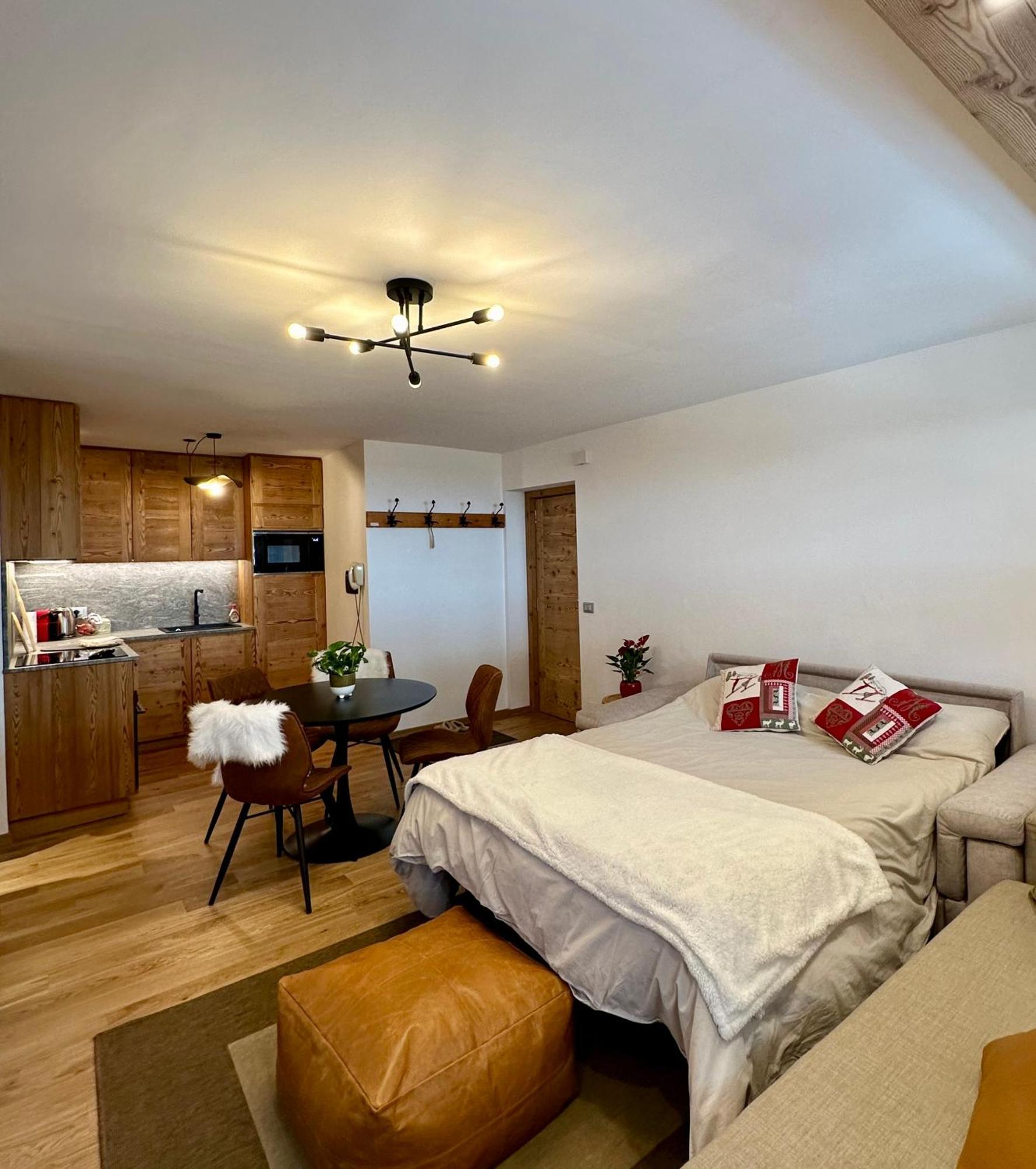 Cozy Bilocale Apartment เบรยล์-แชร์วิเนีย ภายนอก รูปภาพ