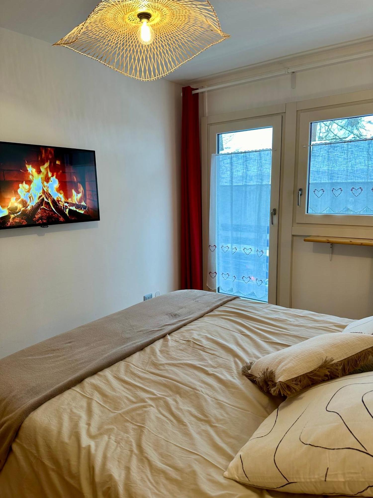 Cozy Bilocale Apartment เบรยล์-แชร์วิเนีย ภายนอก รูปภาพ