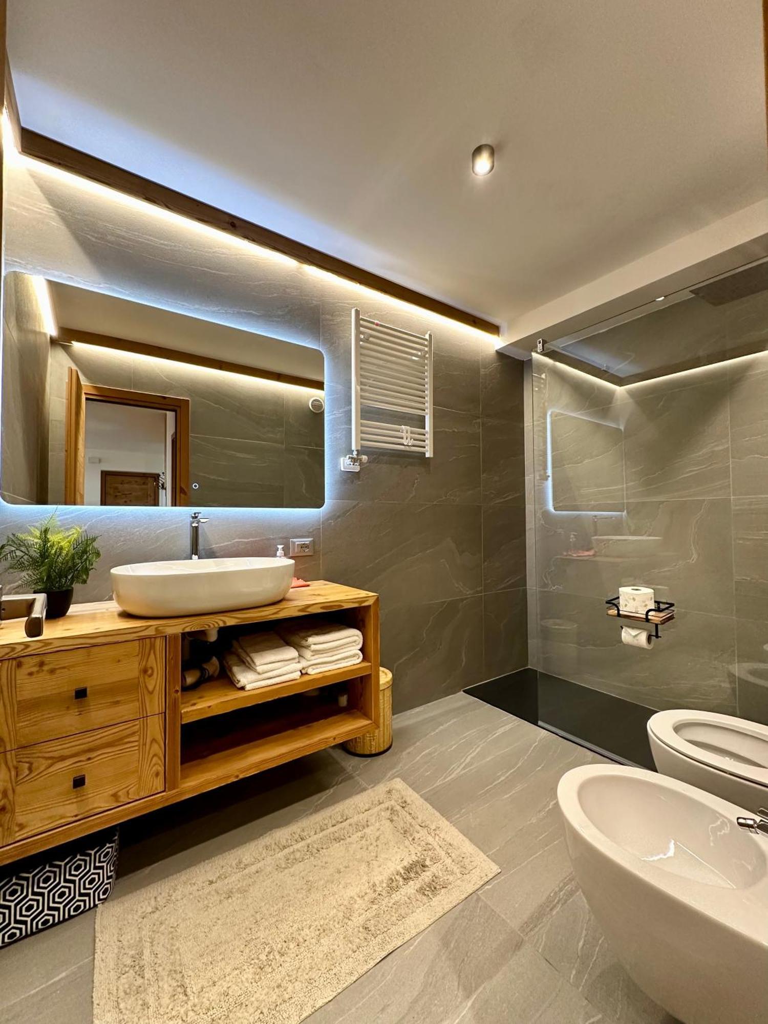 Cozy Bilocale Apartment เบรยล์-แชร์วิเนีย ภายนอก รูปภาพ