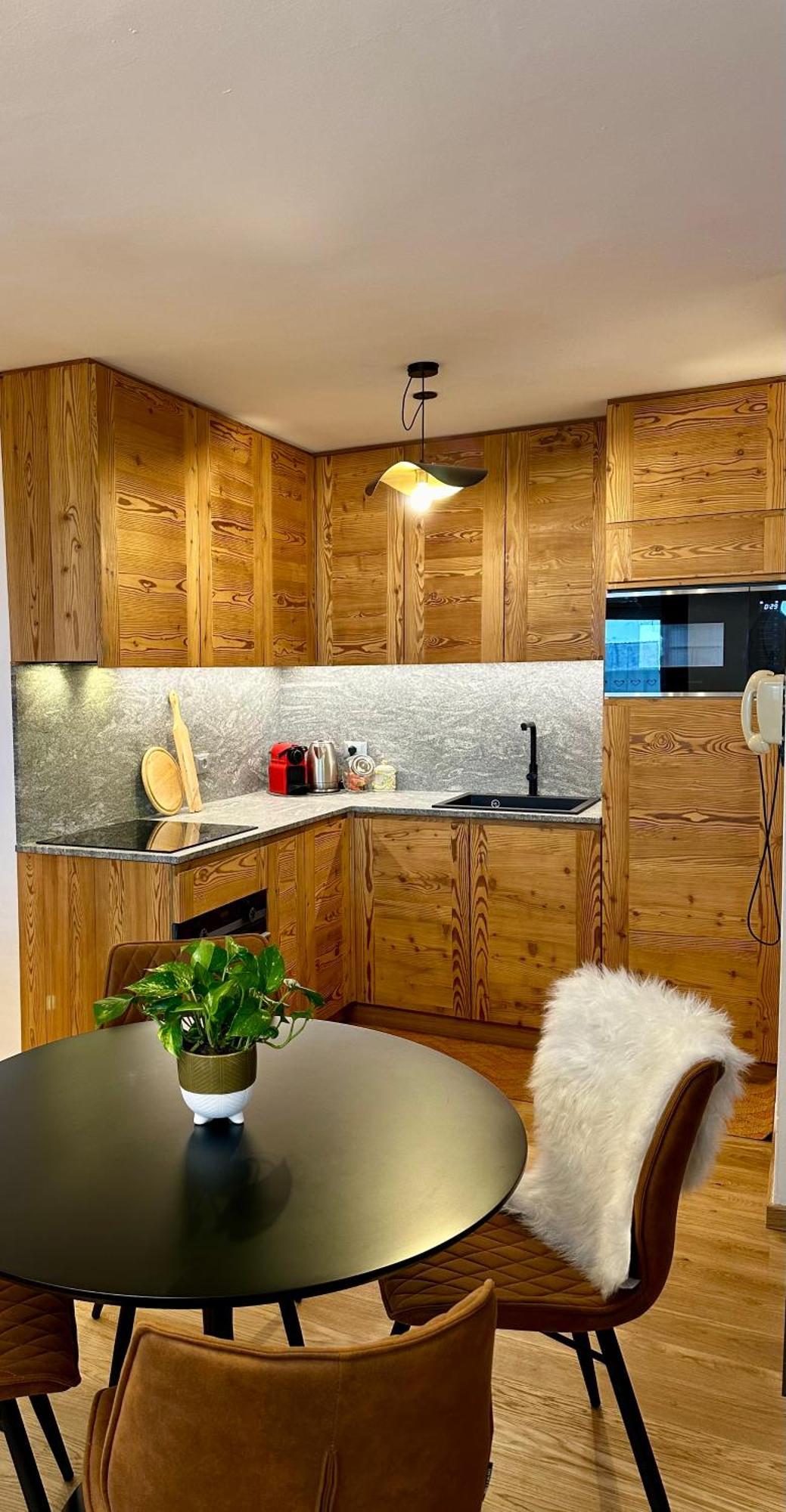Cozy Bilocale Apartment เบรยล์-แชร์วิเนีย ภายนอก รูปภาพ